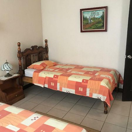 Casa Del Suizo Bed and Breakfast Desamparados  Eksteriør billede