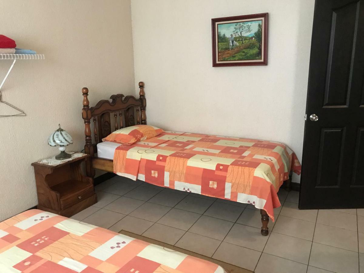 Casa Del Suizo Bed and Breakfast Desamparados  Eksteriør billede