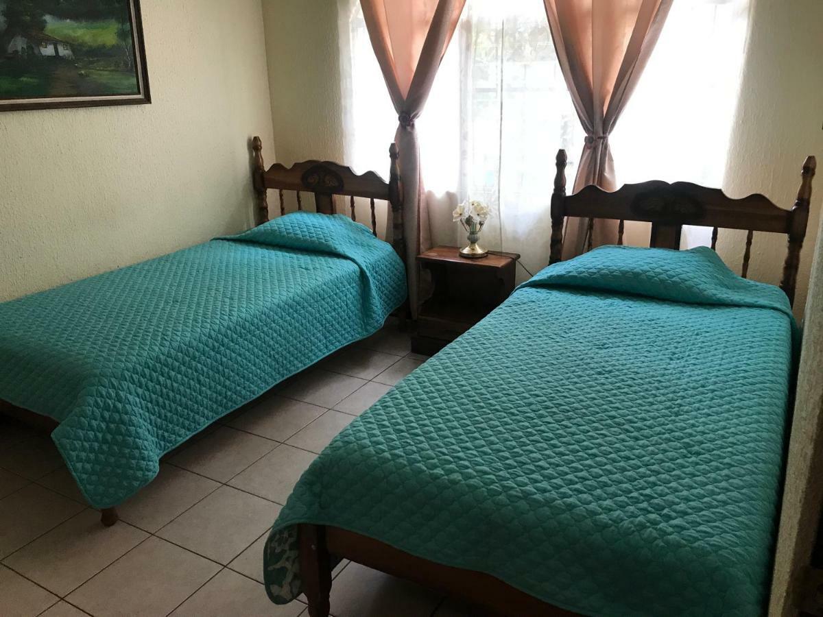 Casa Del Suizo Bed and Breakfast Desamparados  Eksteriør billede