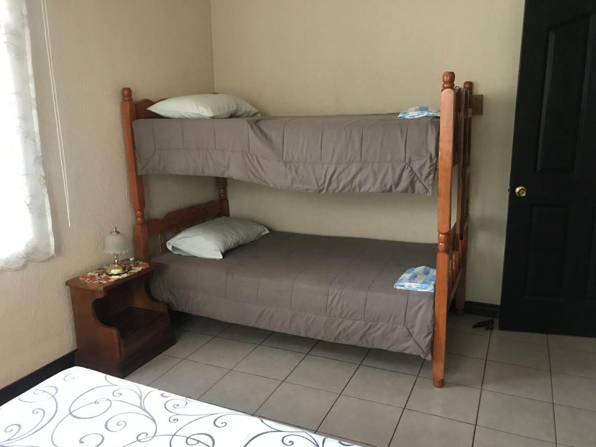 Casa Del Suizo Bed and Breakfast Desamparados  Eksteriør billede